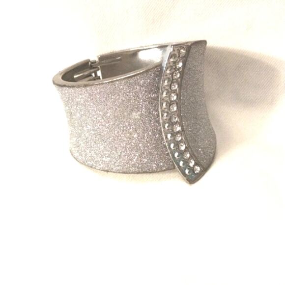 Vintage SILVER SPARKLE Crystals Cuff Bracelet HINGED Easy On Party Glam Holiday - Picture 5 of 11